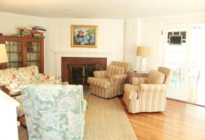 An English Garden Bed & Breakfast