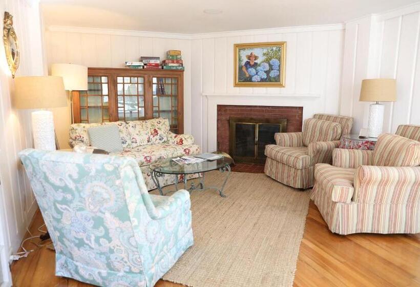 An English Garden Bed & Breakfast