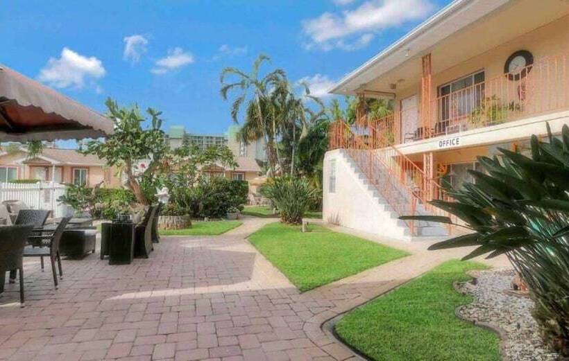 Carlton House Motel And Suites