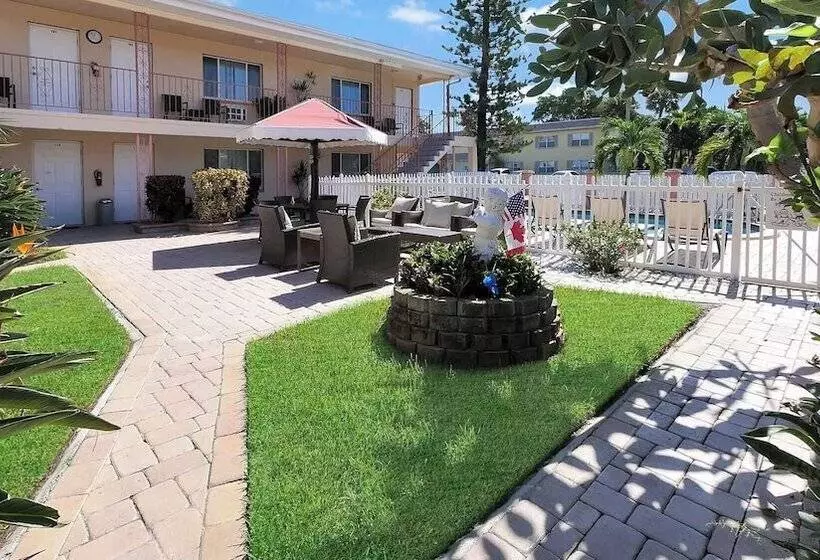 Carlton House Motel And Suites