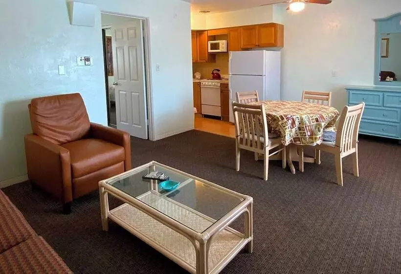 Carlton House Motel And Suites
