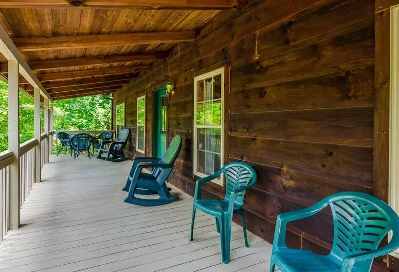 Highland Hills Motel & Cabins