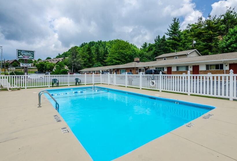Highland Hills Motel & Cabins