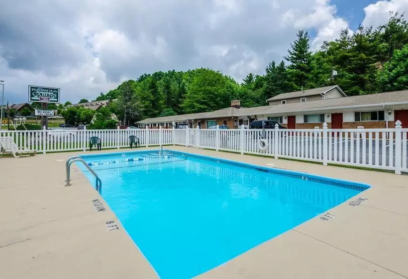 Highland Hills Motel & Cabins