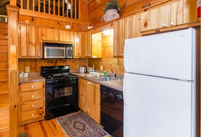 Highland Hills Motel & Cabins