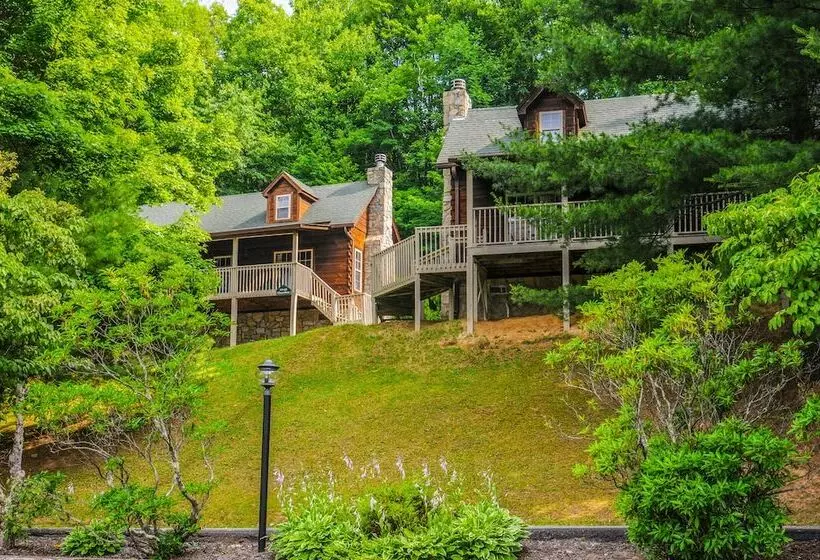 Highland Hills Motel & Cabins