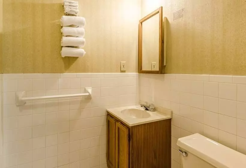 Highland Hills Motel & Cabins