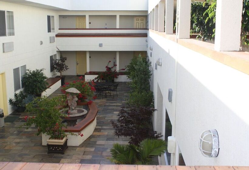 فندق Airport Inn