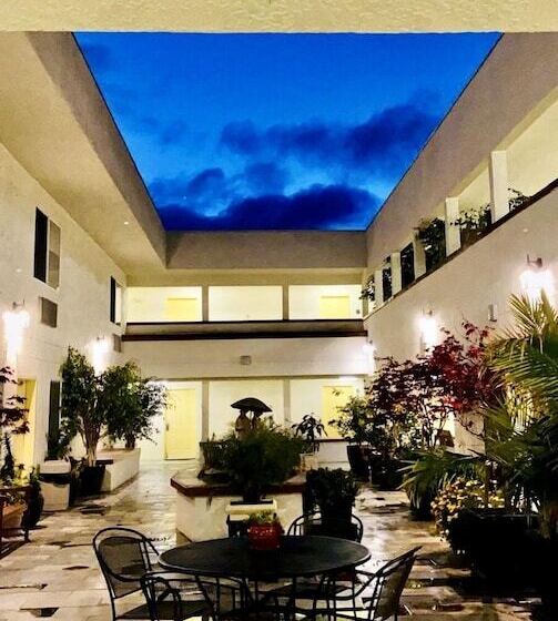 فندق Airport Inn