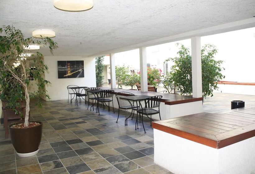 فندق Airport Inn