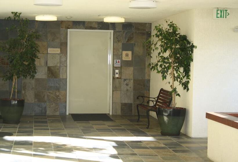 فندق Airport Inn