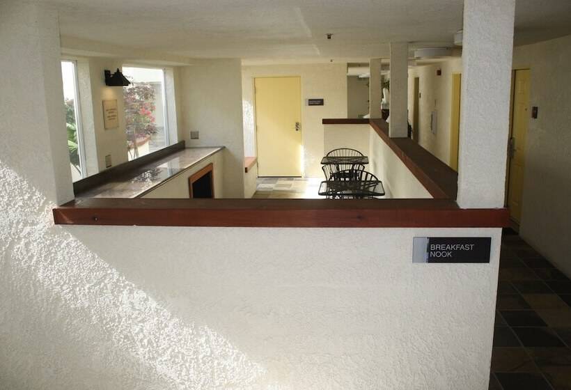 فندق Airport Inn