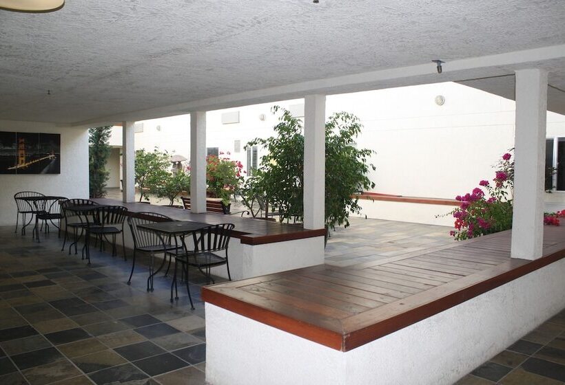 فندق Airport Inn