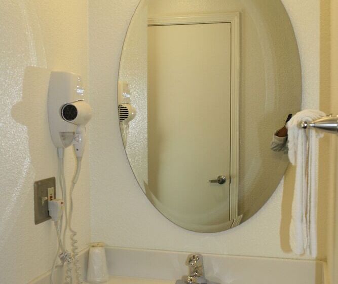 فندق Airport Inn