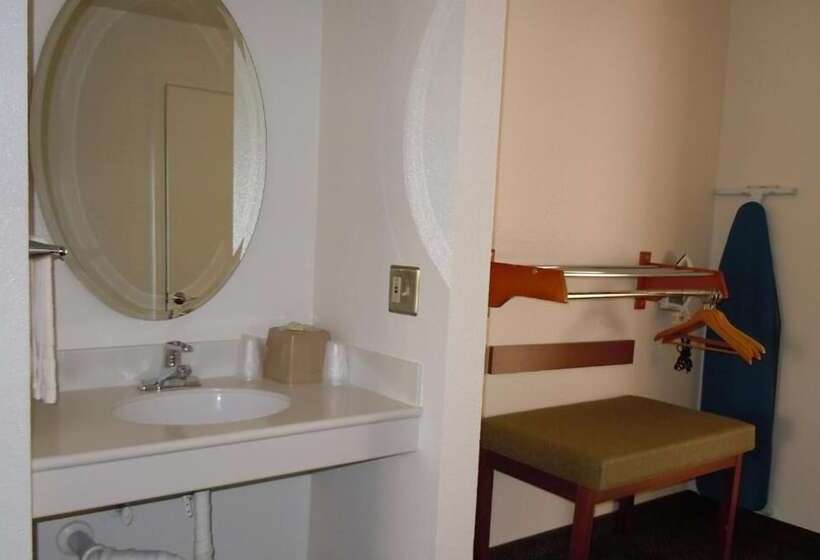 فندق Airport Inn