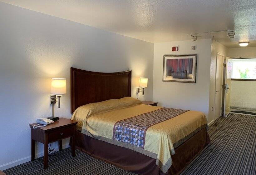 فندق Airport Inn