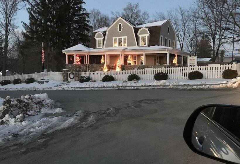 فندق Hilltop House Bed & Breakfast