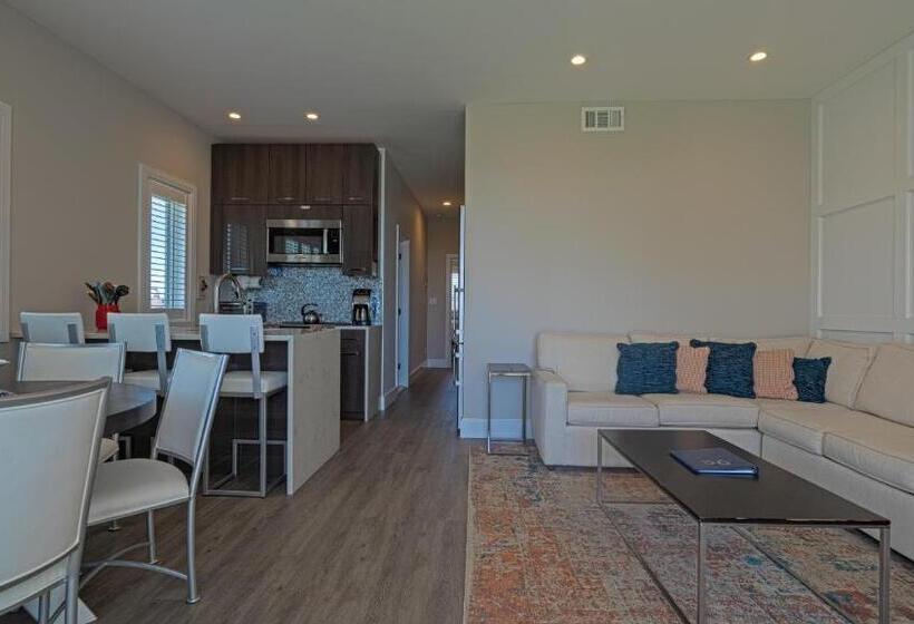 Отель The Hermitage At Napeague