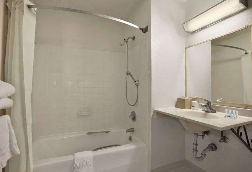 酒店 Travelodge By Wyndham Muskegon