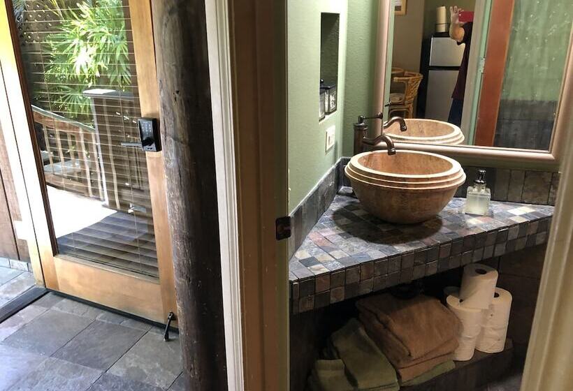 Maui What A Wonderful World Bed & Breakfast