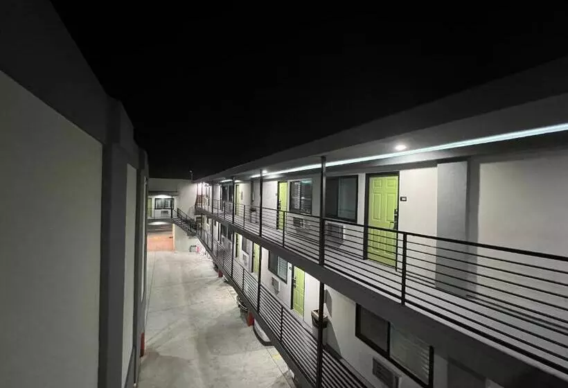 モーテル Deluxe Inn Hawthorne/ Lax