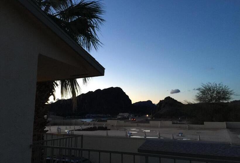 فندق على الطريق Harbour Inn