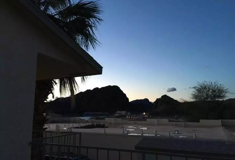 モーテル Harbour Inn