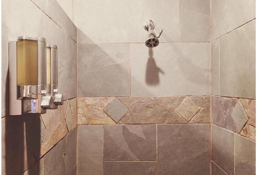 فندق على الطريق Harbour Inn