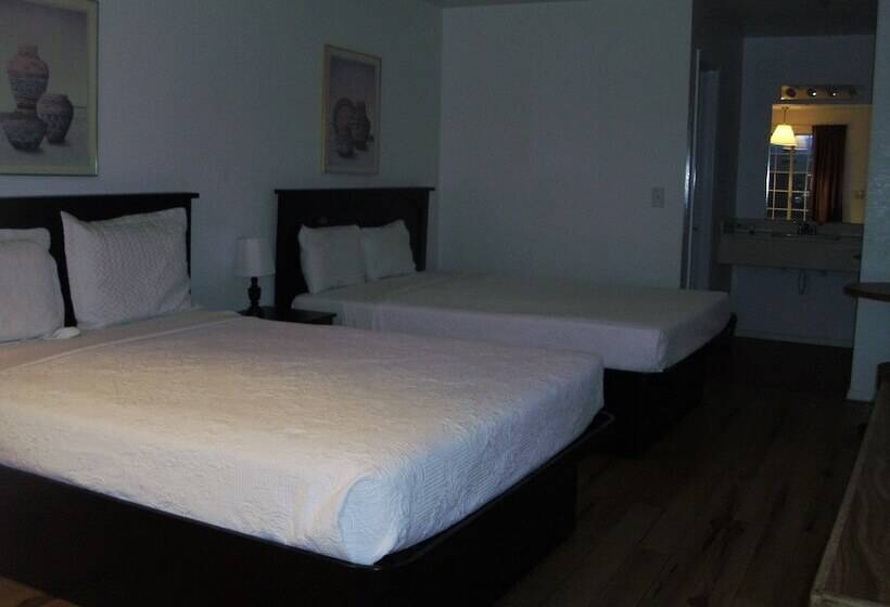 مُتل Lodge On The River