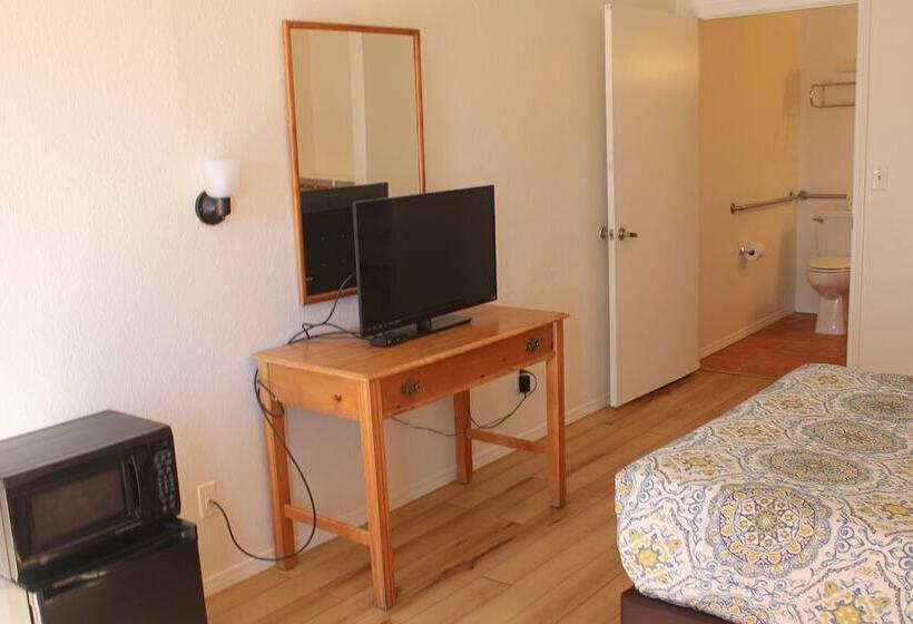 مُتل Lodge On The River