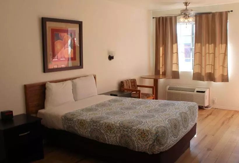 مُتل Lodge On The River