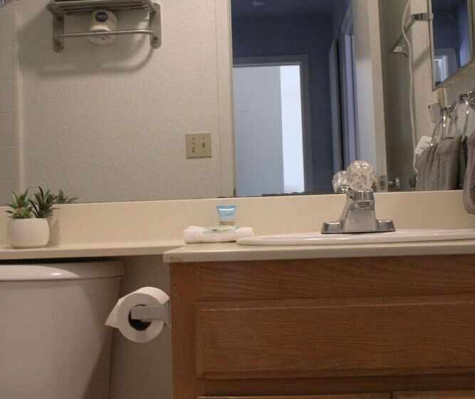 مُتل Lodge On The River