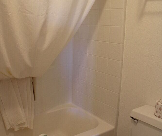 مُتل Lodge On The River