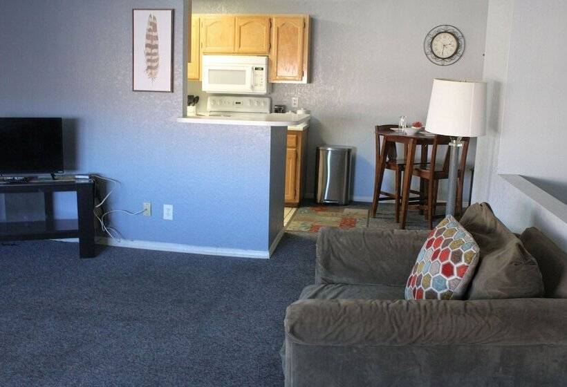 مُتل Lodge On The River