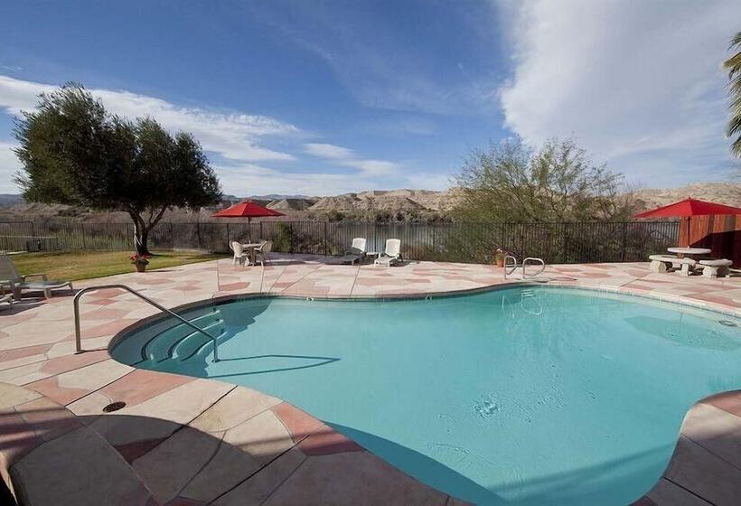 مُتل Lodge On The River