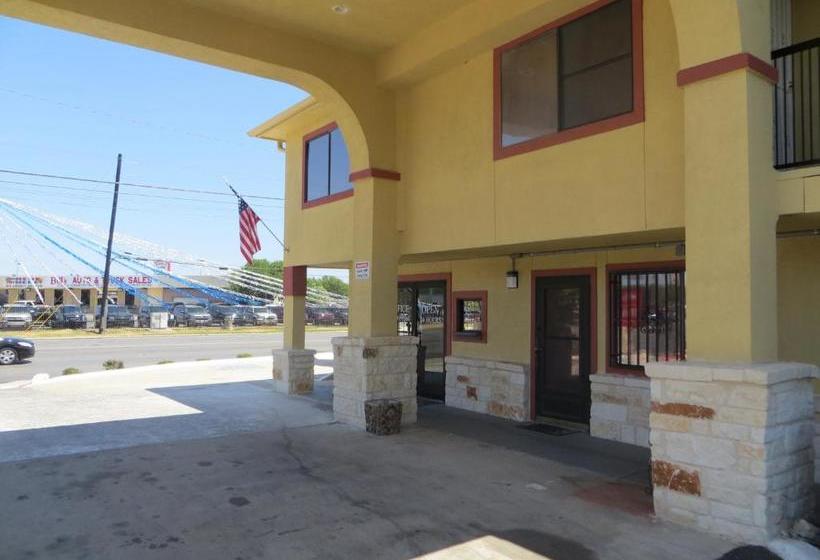 מוטל Mustang Inn And Suites