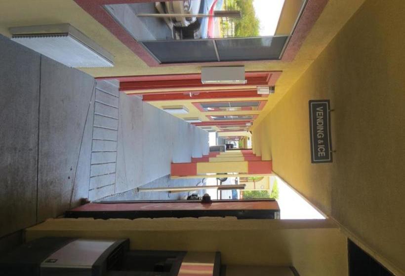 מוטל Mustang Inn And Suites