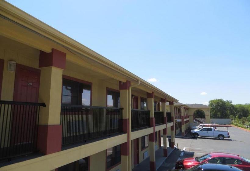 מוטל Mustang Inn And Suites