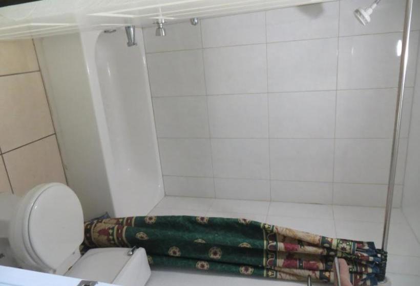 מוטל Mustang Inn And Suites