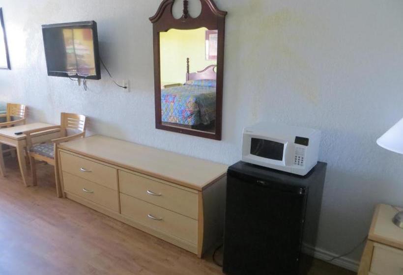 מוטל Mustang Inn And Suites