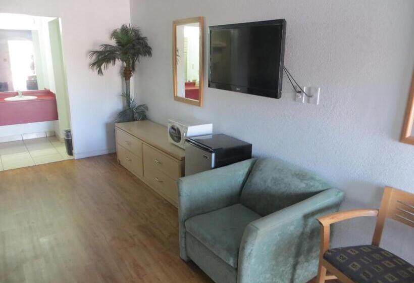 מוטל Mustang Inn And Suites