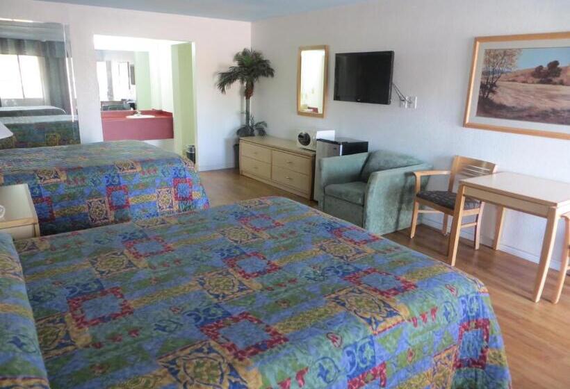 מוטל Mustang Inn And Suites