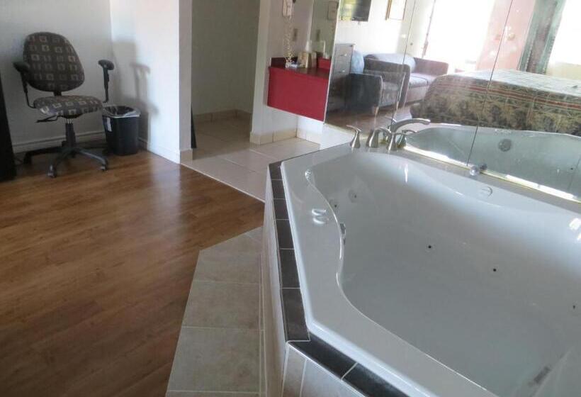 מוטל Mustang Inn And Suites