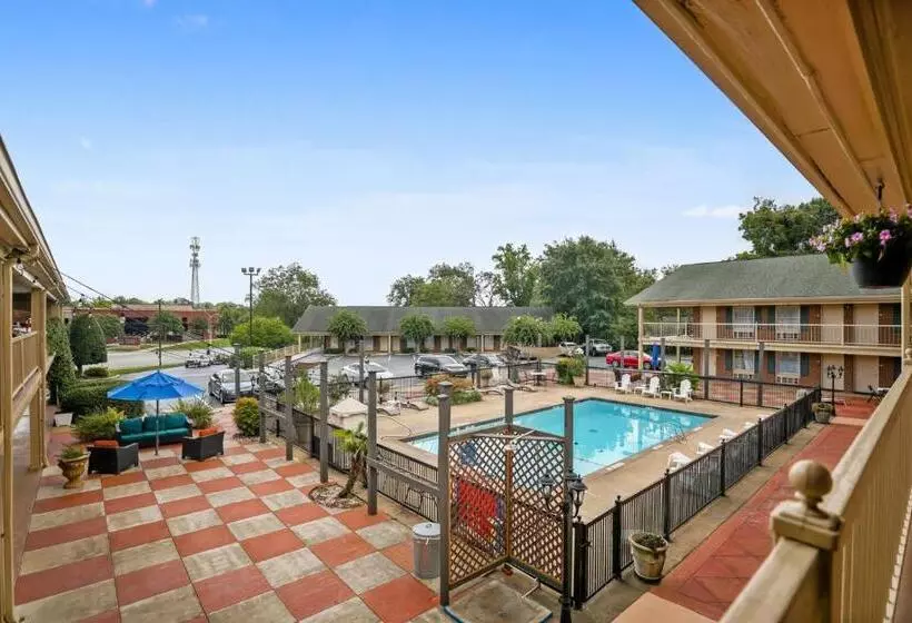 Motelli The Guest Lodge Gainesville