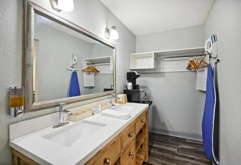 מוטל The Guest Lodge Gainesville