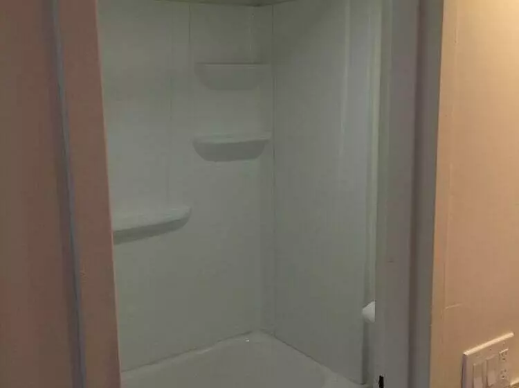 モーテル Travel Inn & Suites