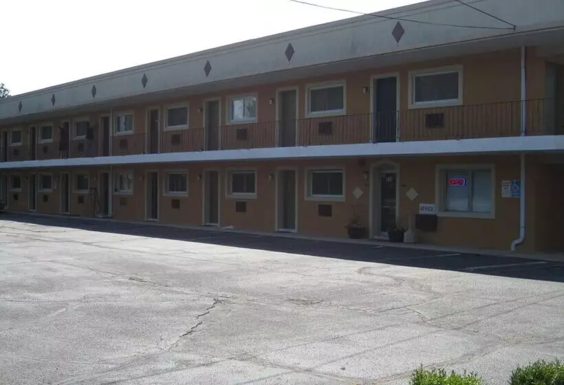 モーテル Travel Inn & Suites