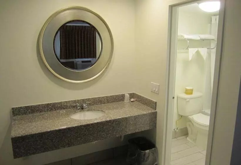 モーテル Travel Inn & Suites