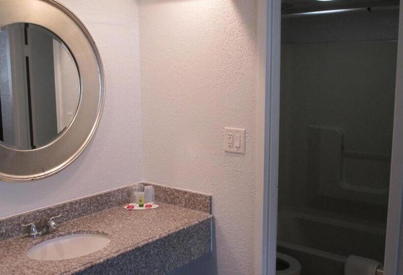 Мотель Travel Inn & Suites