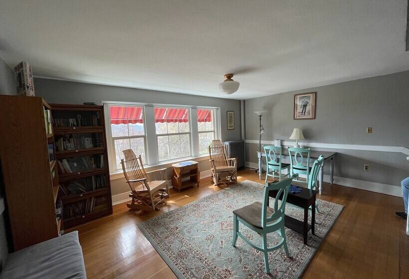 إقامة Northside School Bed & Breakfast